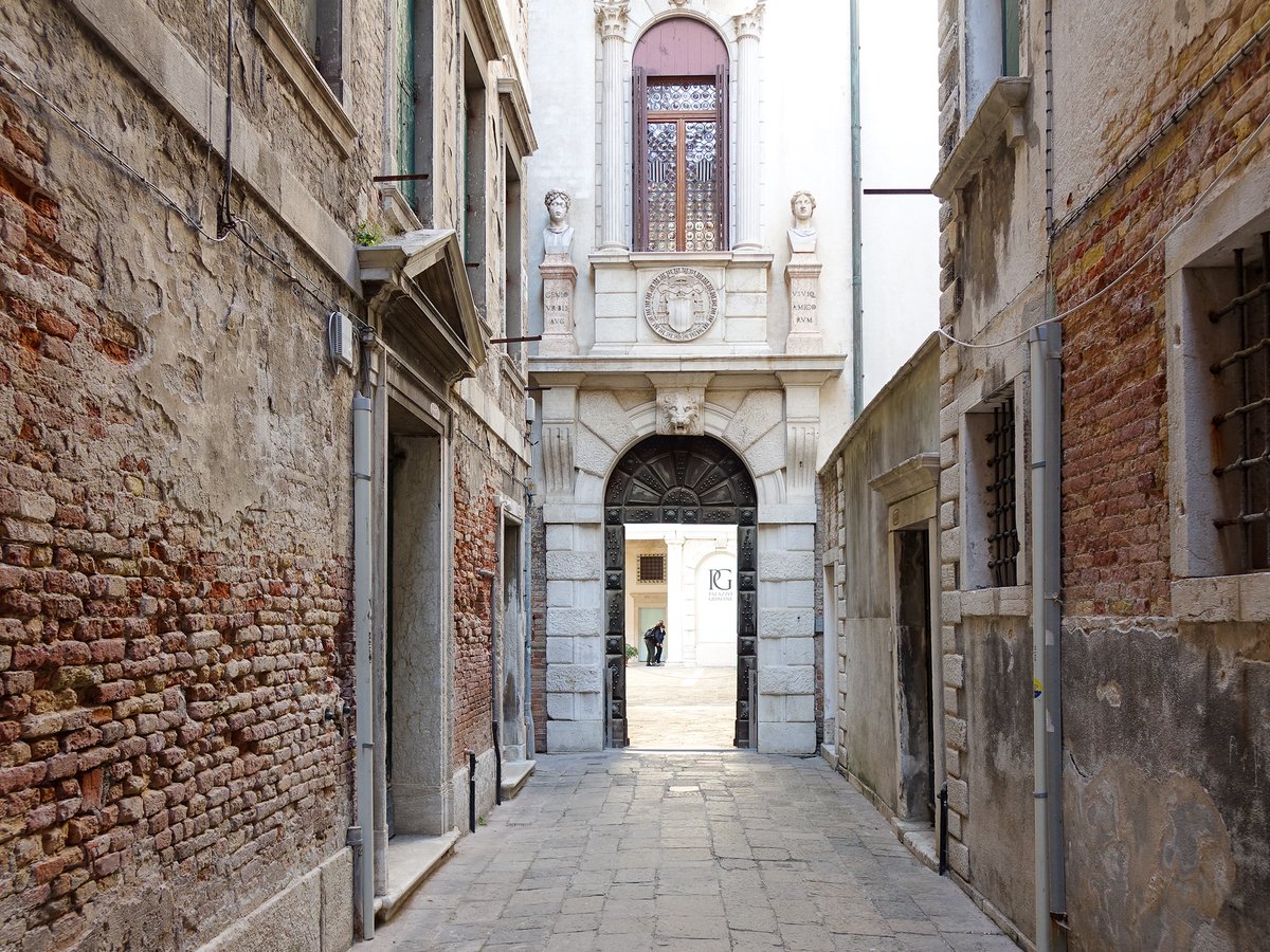 EnjoyRespectVe's tweet photo. #domenicaalmuseo #museistatali 

#Domenica #5gennaio la prima domenica del #2025 è anche Domenica al Museo!

Ingresso #gratuito, come ogni prima domenica del mese, nei musei, parchi archeologici e luoghi della cultura statali.

👉 Info su: https://t.co/OPEBazLDqt https://t.co/jaXB8EZ8jD