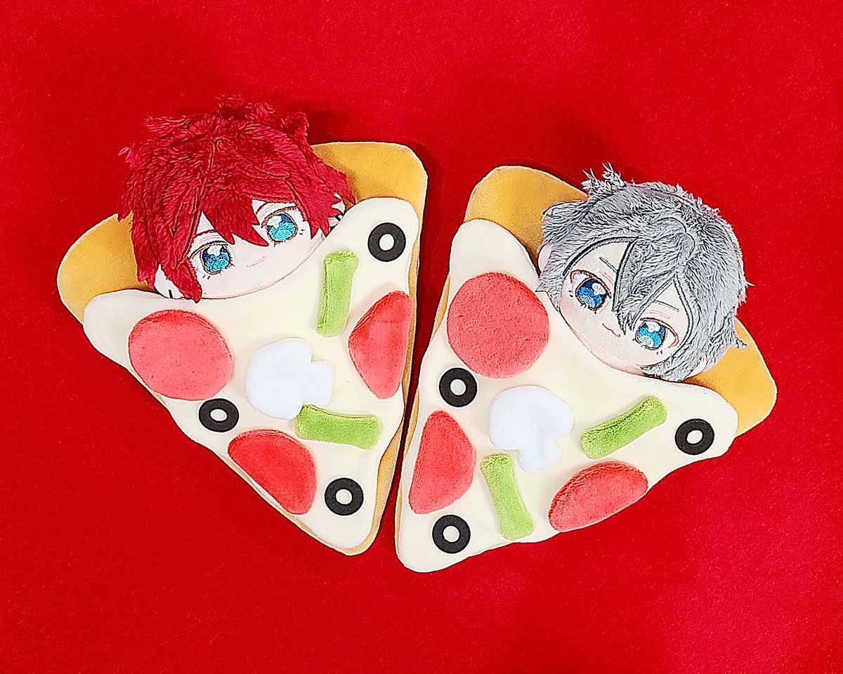 하무랜드(<a href="/HamuLand/">하무랜드(동결)</a>) 님 댁 피자 이불도 진짜... 최고...!!! ❤🥹❤!!!카와이스기루!!! ❤❤❤😭❤❤❤오타쿠가 오타쿠 하지못하고있었는데... 이렇게 귀여운 꼬까옷을 입히니까 마음이 좋아지는 것 같아요 챙겨주신 오마모리도 너무 감사해요😭하시는 일 모두 잘되시는 한 해 되셨으면 좋겠습니다❤