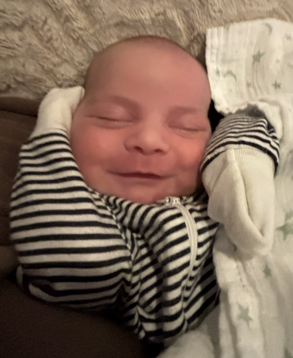 BethSullivan27's tweet photo. Happy 5 weeks, Luke! We love you! https://t.co/DBwRTX7TmU