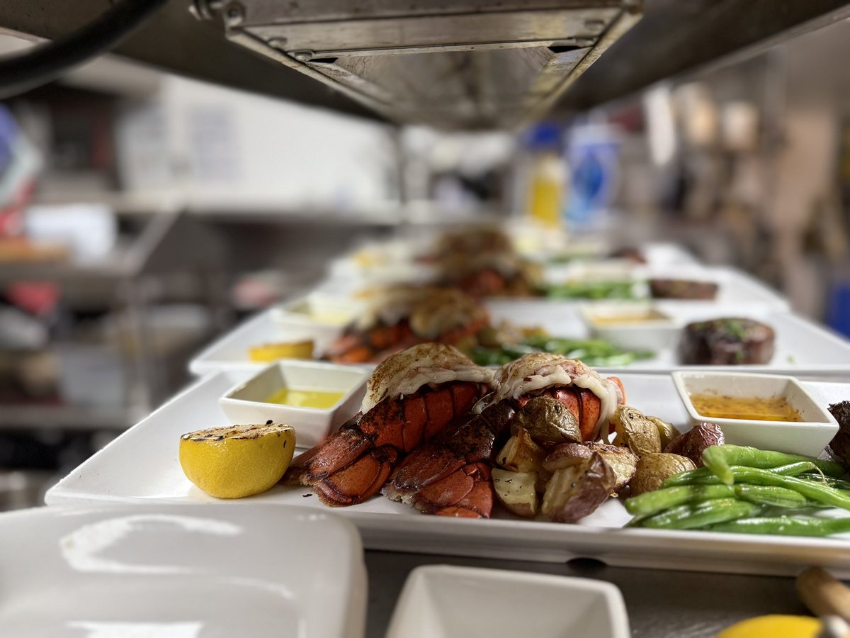 querio2000's tweet photo. Lobster love https://t.co/nky9XWhse2