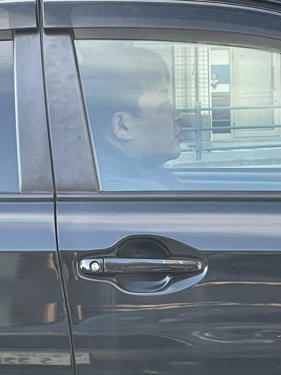 FraudHunter7's tweet photo. ガソリンスタンド洗車待ち
横から割り込み

こっちは並んでるのに
公道跨いで突っ込んで来た

#マナー違反
#迷惑運転手 https://t.co/rBGU4DKrD2