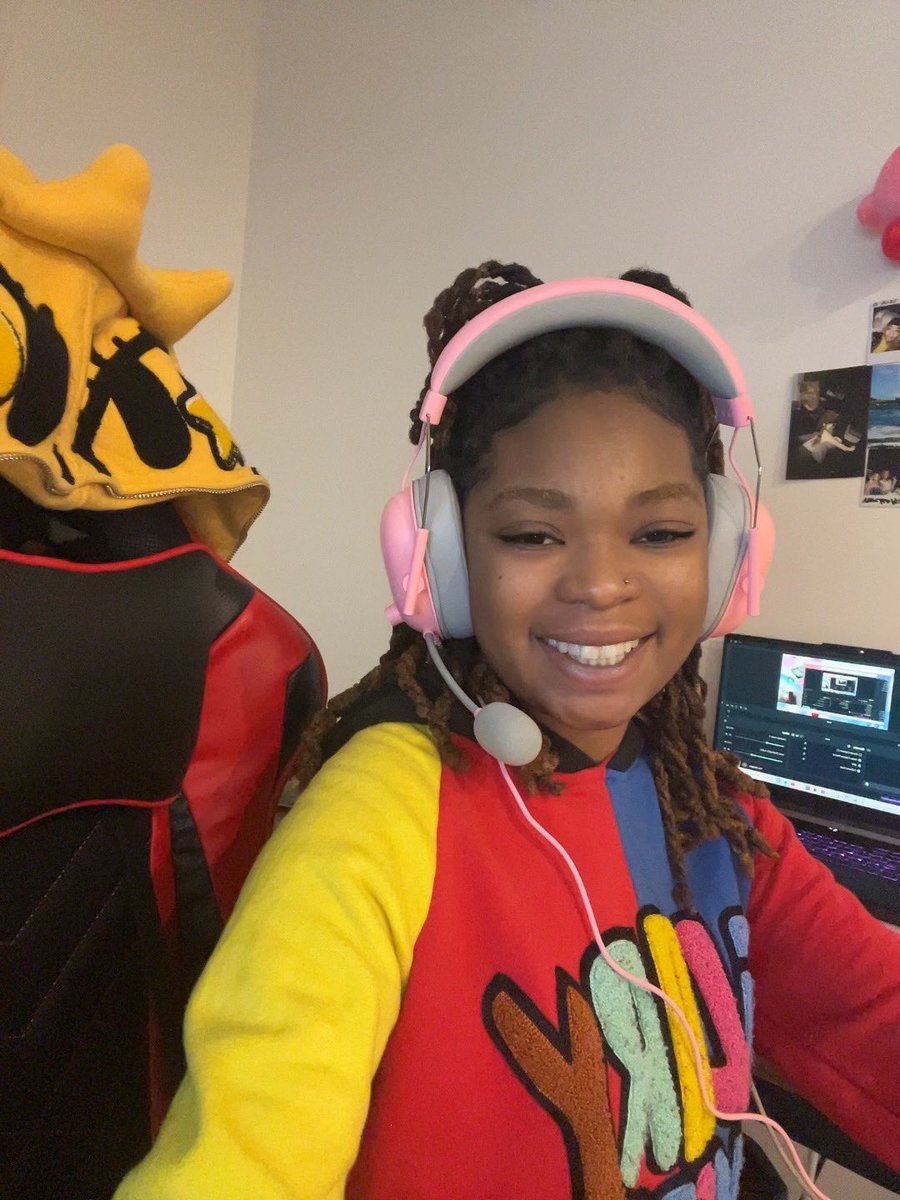 Melleuyy tweet media