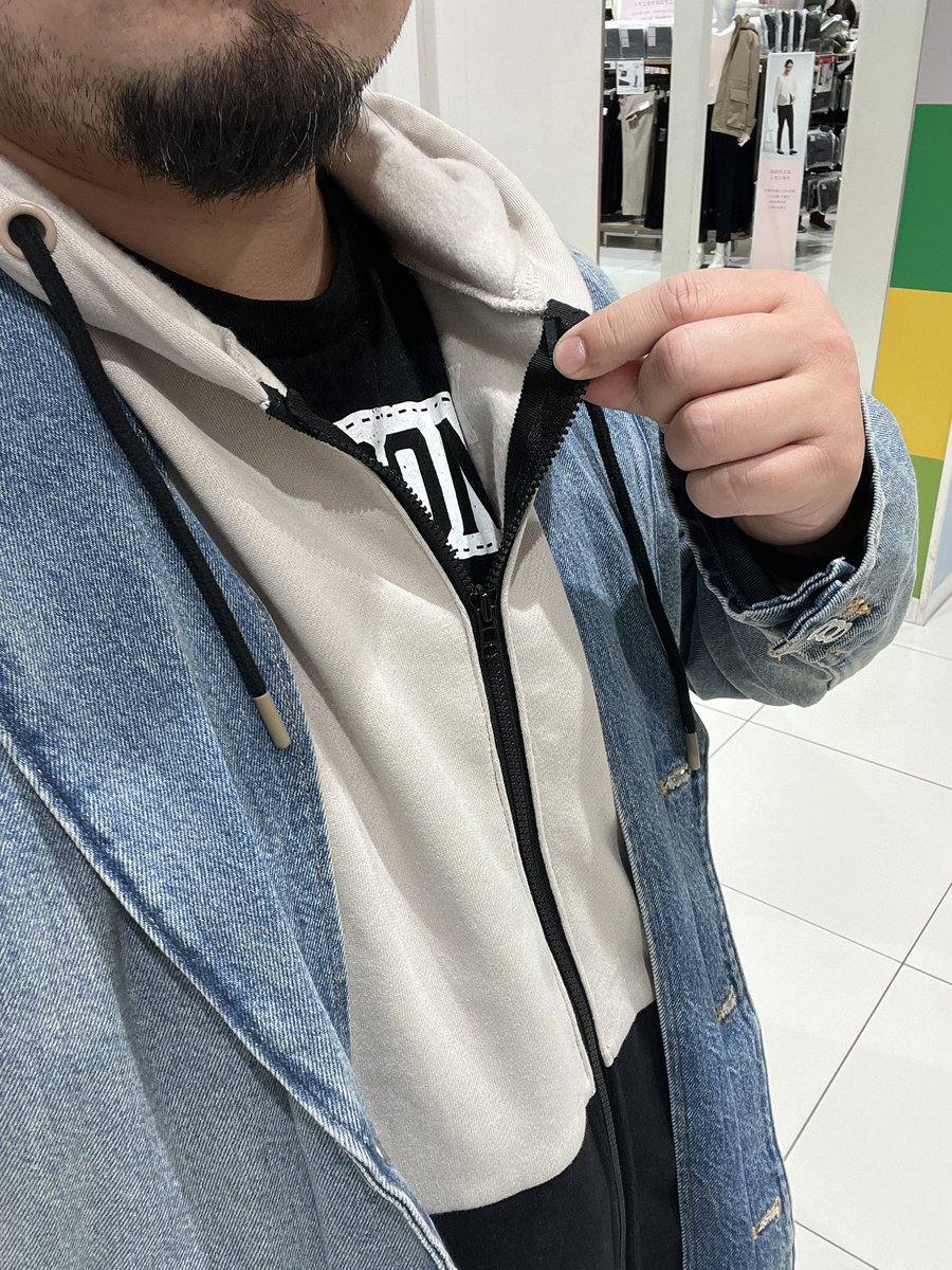 Typhon666_death's tweet image. I cut the hoodie down the middle and added a zipper, which made it much easier to put on.
#awsreinvent2024