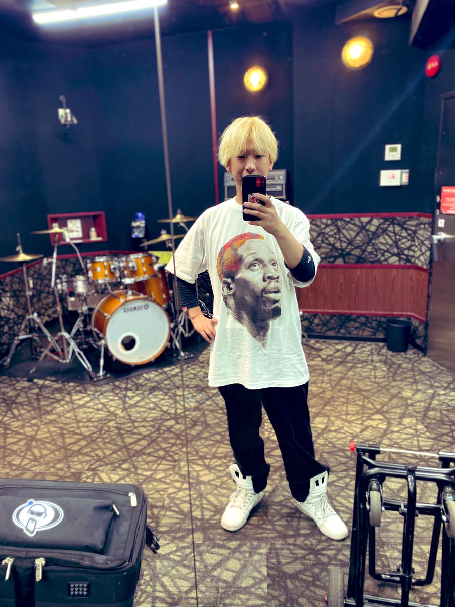 janner0804's tweet photo. まいど✋🏻師匠です🥁✨
今年初叩き初めでっせ!!!
さぁ、練習!練習!
#drums
#スタジオペンタ池袋ハンズサイド
#VILLEA
#2025 https://t.co/sG8hOCqDqg