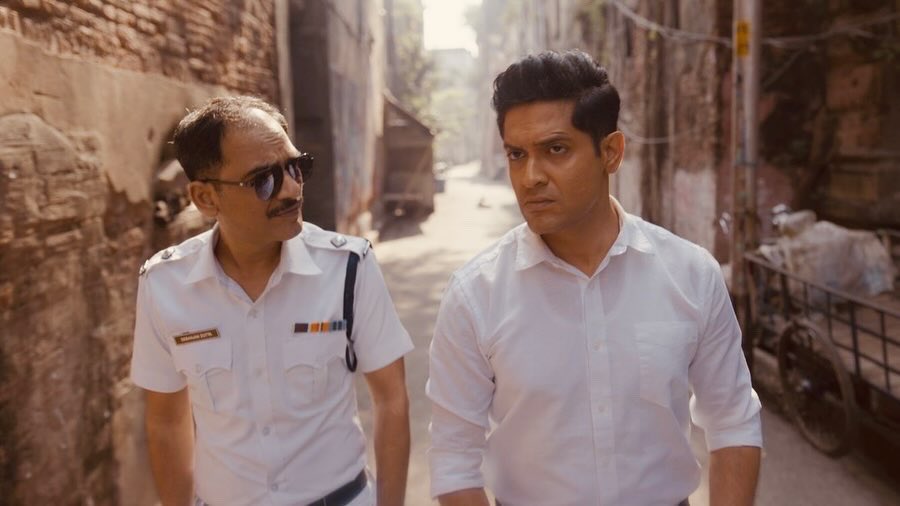 VikramChatterje's tweet photo. And in the mean while, we wrapped up shooting for #AbhirupGhosh’s cop drama #Mrigaya. Produced by Tenth Dimension Entertainment. 🙌🏻🤗
#Abhirup #Ritwickda @Anirban_C_ @iamsaaurav @RezwanRS360 @PriyankaSarkarB #Susmita #Ananya #SubhodeepNaskar https://t.co/DpM6qSkw33