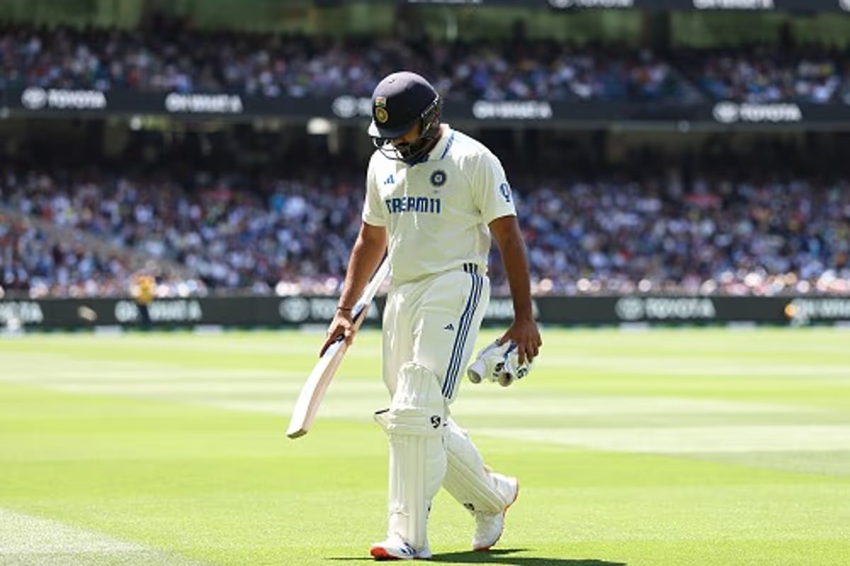 WhyShantanu's tweet image. So, Rohit was largely inactive during the net session—he didn’t take catches, observed the players practicing, and only faced a few throwdowns. Looks like the end is near for his Test career.
#INDvsAUSTest #SCGTest