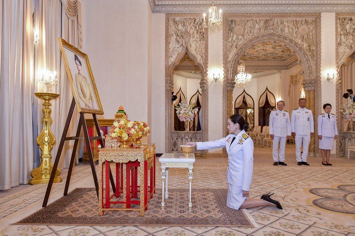 thaigov1's tweet image. #นายกฯแพทองธาร รับพระราชทานบัตรอำนวยพร และแจกันดอกไม้ เนื่องในโอกาสวันขึ้นปีใหม่ 2568 จากผู้แทนพระองค์ในสมเด็จพระเจ้าลูกเธอ เจ้าฟ้าสิริวัณณวรี นารีรัตนราชกัญญา

@ingshin