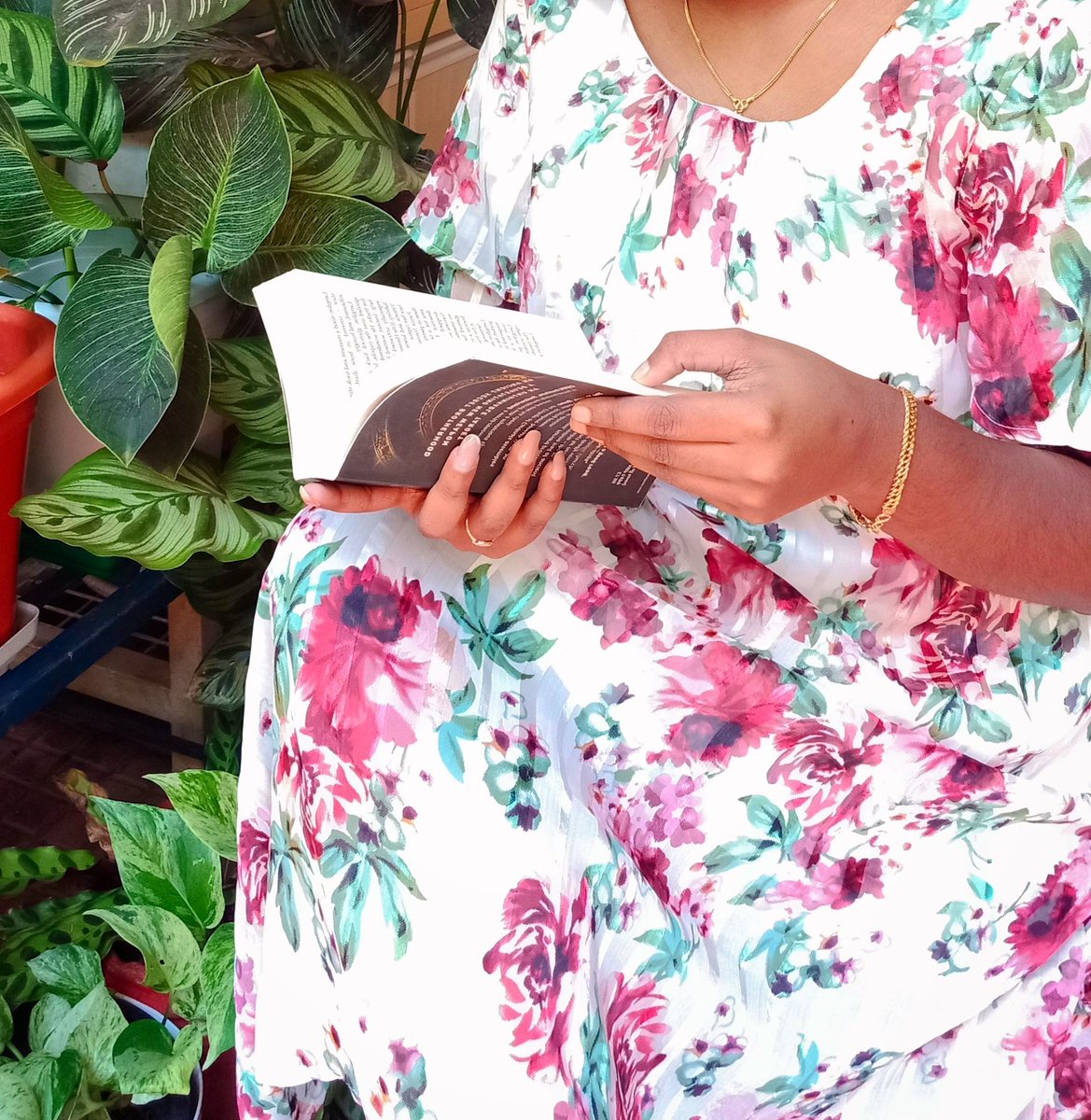 New year, old me looking for interactive moots #booktwt *ੈ✩‧₊˚  

╰➤ 19, She/her, Desi
╰➤ Romance, mystery, fantasy, thrillers
╰➤ Shatter Me, Zodiac Academy, Agatha Christie, Dan Brown, Kyra Parsi, Agggtm, etc..
╰➤  Music, kdrama

♡ / ↻ ʟᴇᴛ'ꜱ ʙᴇ ᴍᴏᴏᴛꜱ ツ
