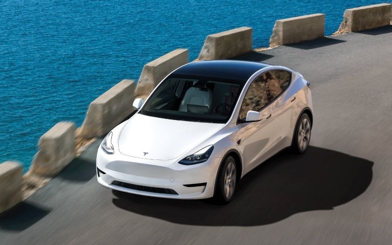 MarioNawfal's tweet photo. TESLA: 8X LESS LIKELY TO CATCH FIRE 

Data shows Tesla vehicles experience 7.3 fires per billion miles driven, compared to the U.S. average of 59.5. 

That’s nearly 8x less likely to catch fire than other cars on the road.

Source: @niccruzpatane https://t.co/NXPXd3cfgF