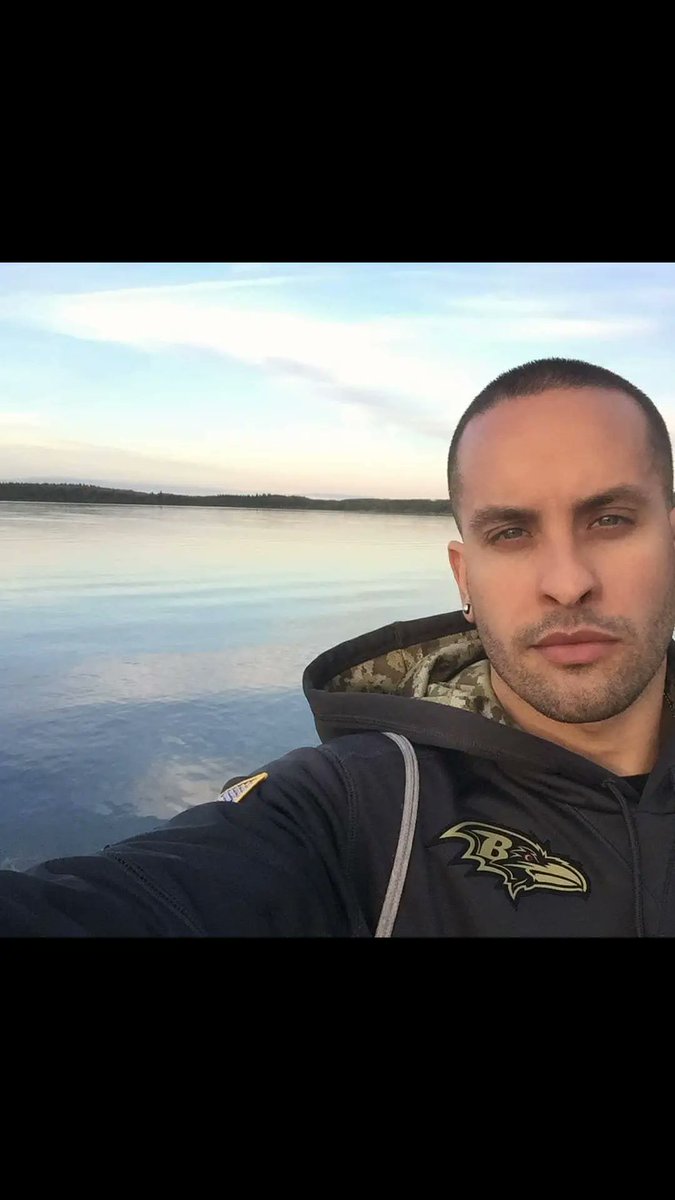 Real people fake nothing at all! Genuinely love everyone around you .