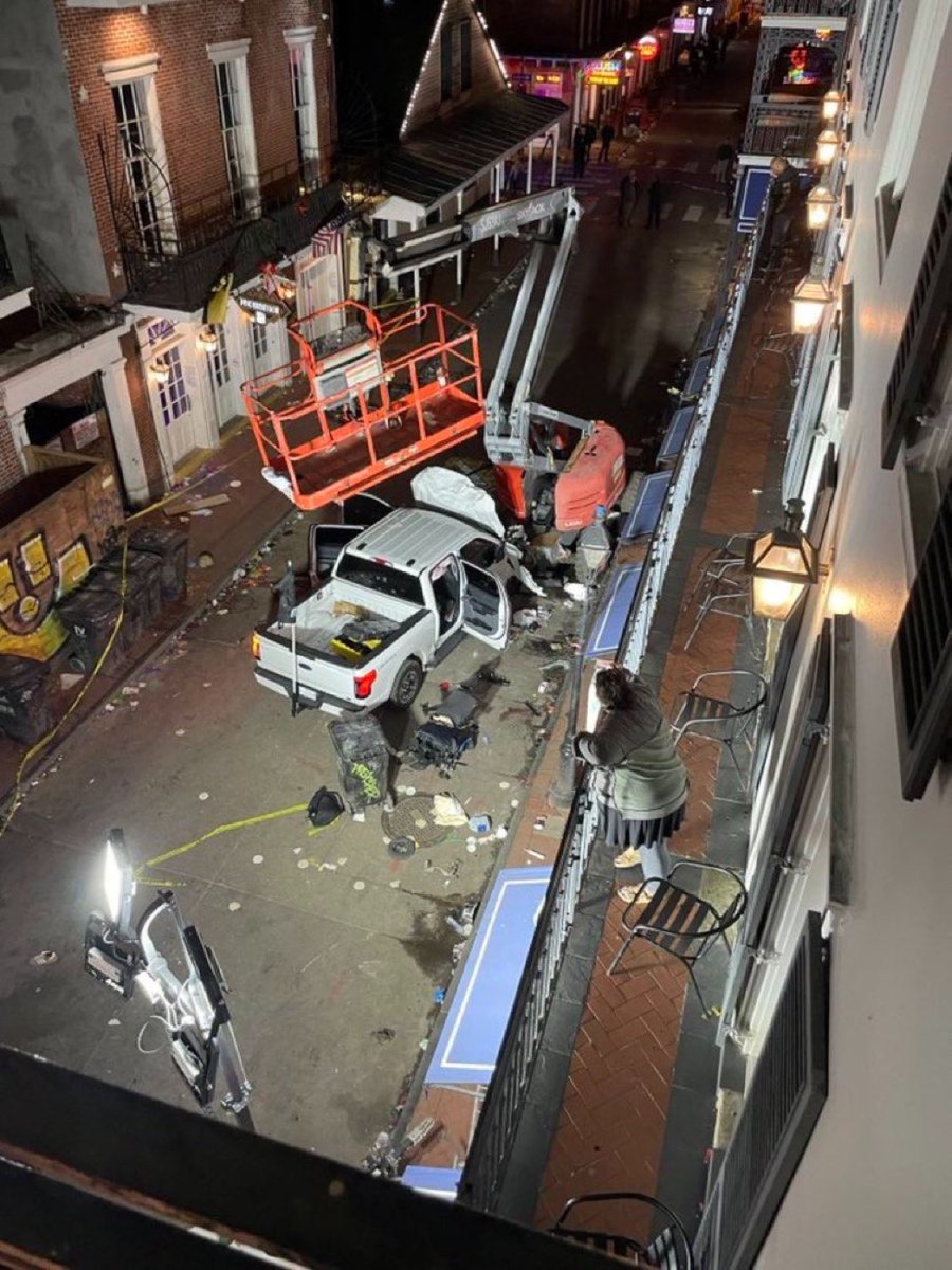 nicksortor's tweet photo. 🚨 #BREAKING: Trump Cybertruck Bomber Matt Livelsberger and the New Orleans attacker served together at the SAME MILITARY BASE, sources Denver7’s @TonyKovaleski

Yet ANOTHER link.

Authorities are now actively investigating a possible connection between the two men.

This is absolutely wild.