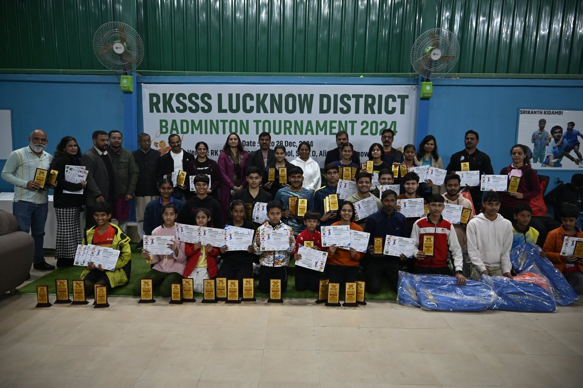 RKSSSLKO's tweet photo. The RKSSS District Badminton Tournament, held from 25th to 28th December, was a grand event with over 300 participants competing in various categories. The finals were graced by Shri Ajeet Sinha Ji as the Chief Guest. With over ₹1 lakh in prizes distributed #rkss https://t.co/RM9e3wAThe