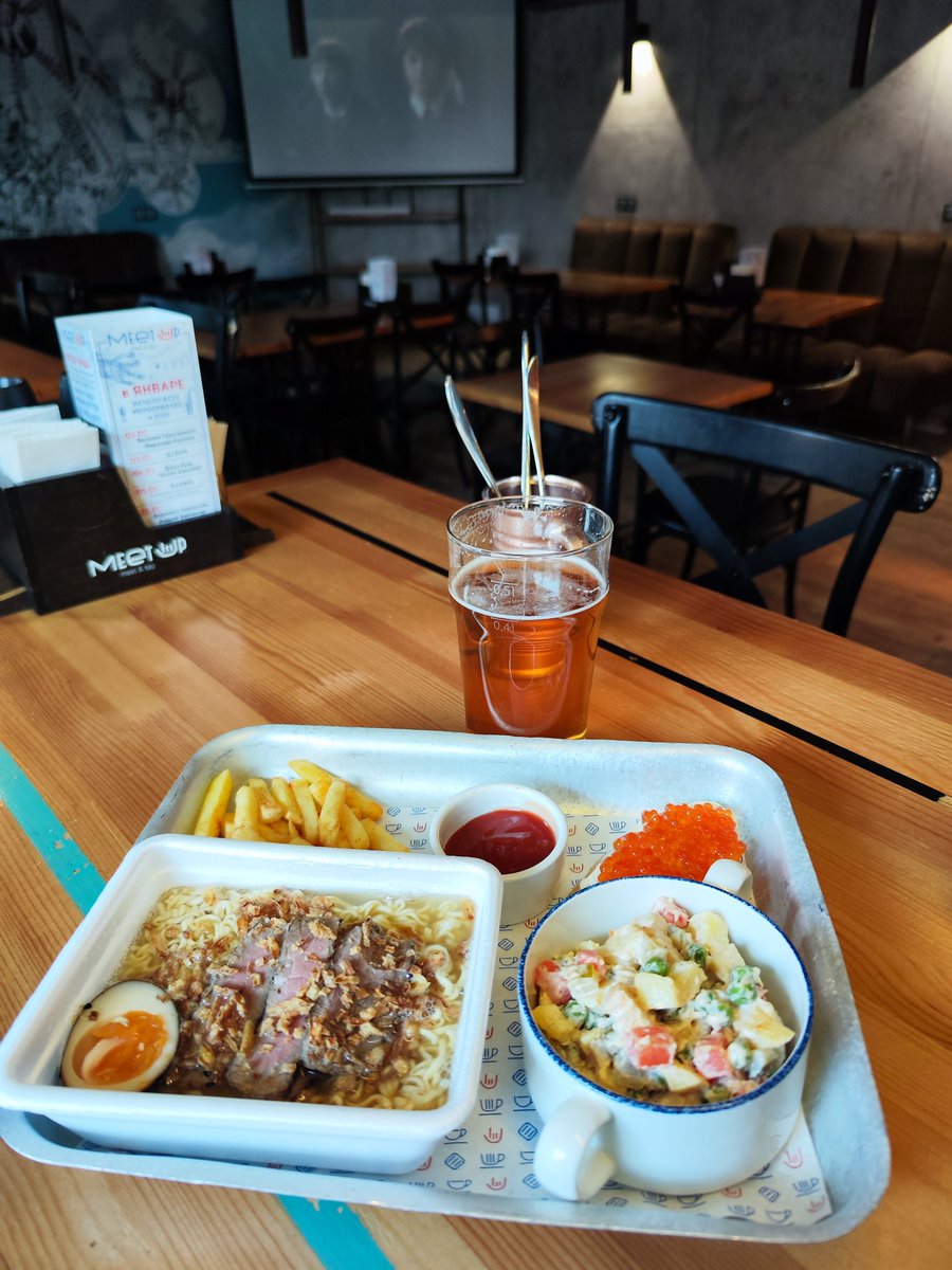 Похмельный завтрак с 🍺  под просмотр «Гарри Поттера» — разве не лучший способ начать год?