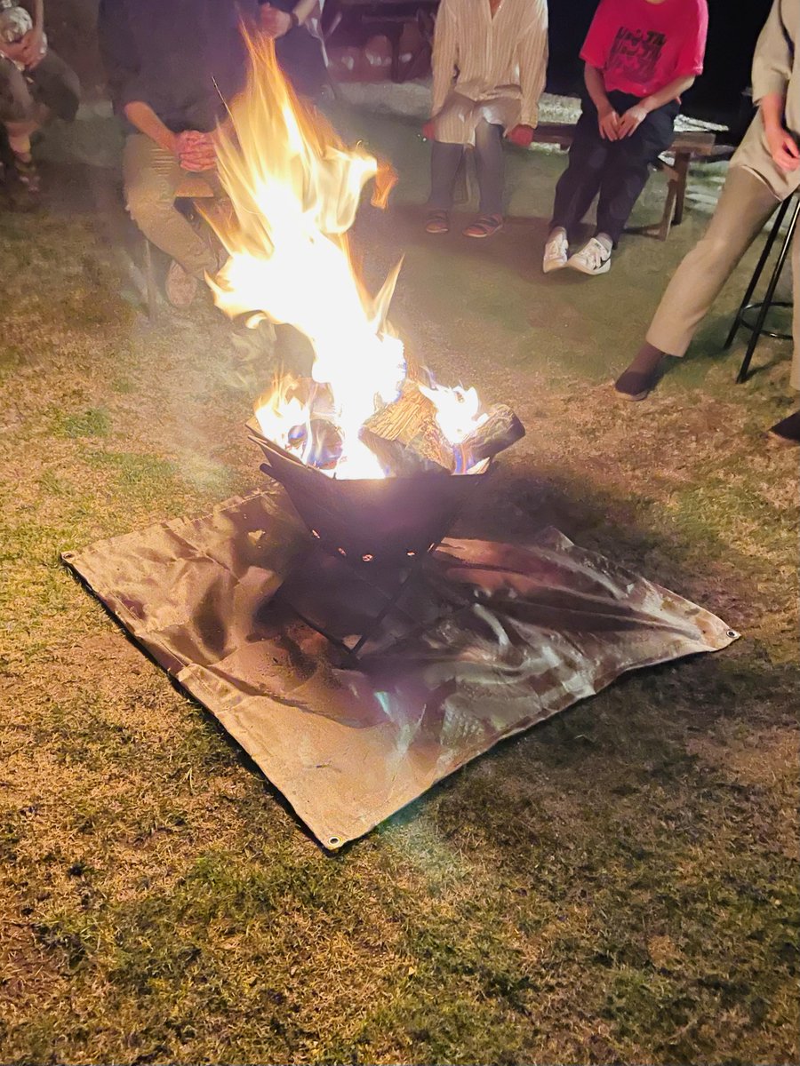 「焚火・軽食・オープンダイアローグ」
〇1月25日(土)17：00～20：00
〇場所　ベジッポ食堂
〇講師　梶原慶さん
〇参加費　7000円
〇要予約。キャンセル不可。申込は本屋アンラーンまで。
●食堂を借り切り、庭で焚き火、そして室内での軽食、リフレクティングの研修と、3時間行います。早めの予約を！