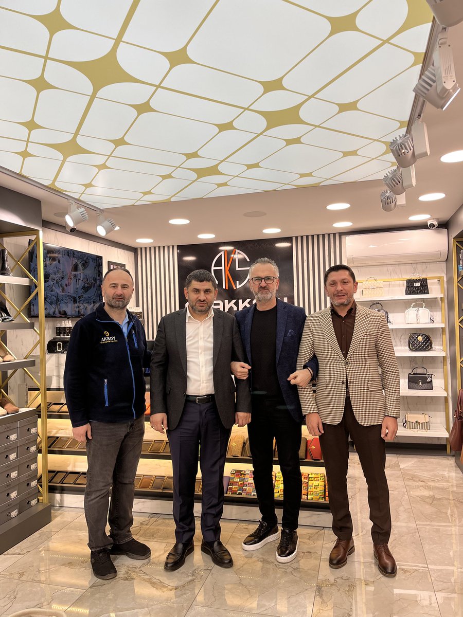 Semtimizin değeri,çocukluk arkadaşım,Vekilim Sn <a href="/yahyacelik_/">YAHYA ÇELİK</a>’in ziyareti güzel bir güne denk gelmiş olması bizleri ayrıca mutlu etti.Rahmet ve mağfiret iklimi mübarek Regaip Kandili'nizi tebrik ediyor bu ulvi gecenin tüm İslam Alemine hayırlar getirmesini Allah'tan niyaz ediyorum