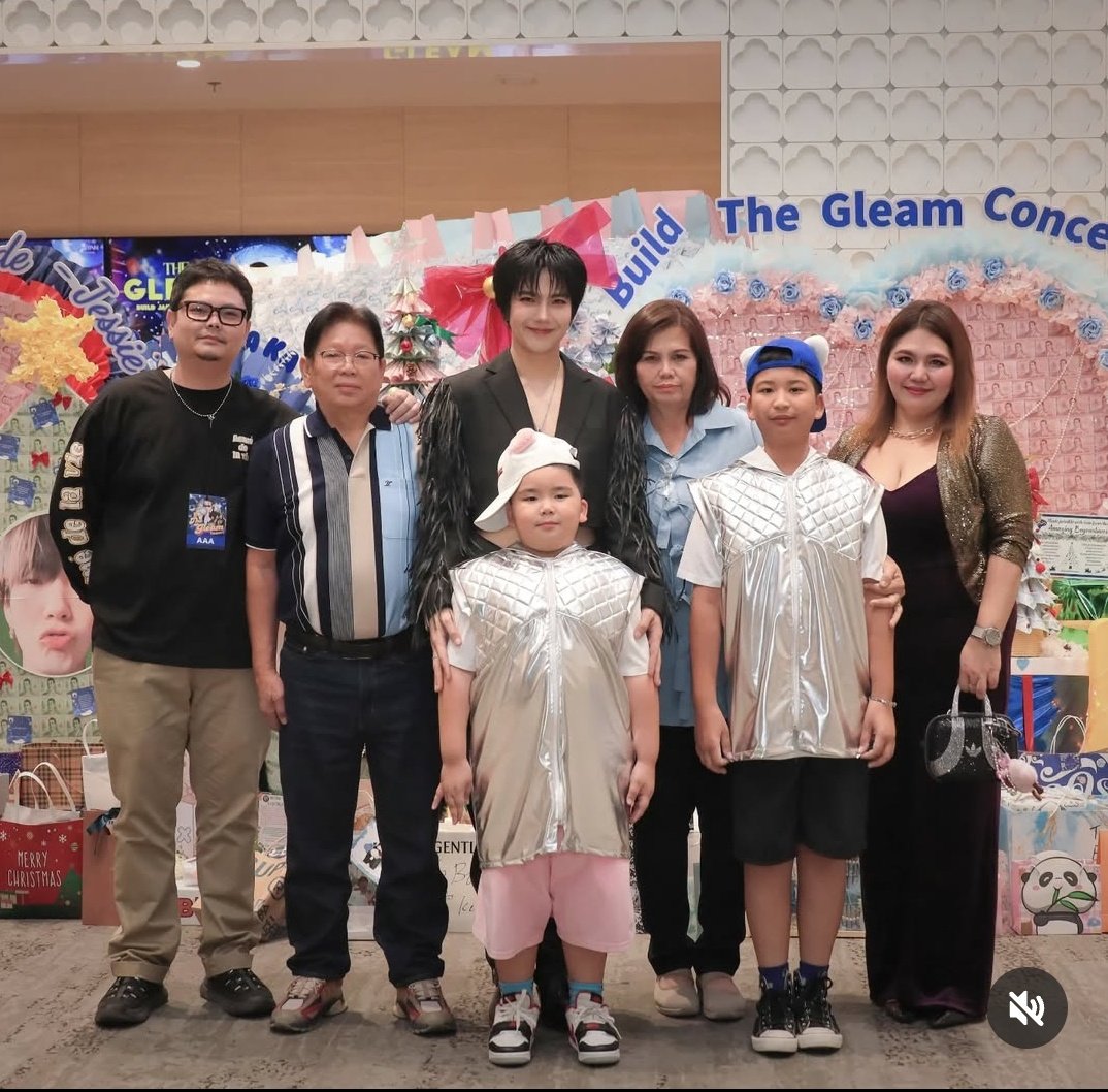 Happy New Year to you, <a href="/QueenBee_Puttha/">HoneyBee</a> and your family! We hope this year will bring warmth of love and positivity in your life. We are so proud of everything you accomplished this year phi' and can’t wait to see what you do in 2025! 🎆💗

#QueenB