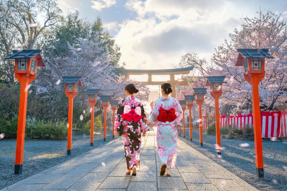 Jepang kini mendominasi sektor pariwisata Asia dengan memecahkan rekor jumlah wisatawan, pendapatan pariwisata, dan kinerja hotel yang mengesankan. tinyurl.com/5mbxpuf7