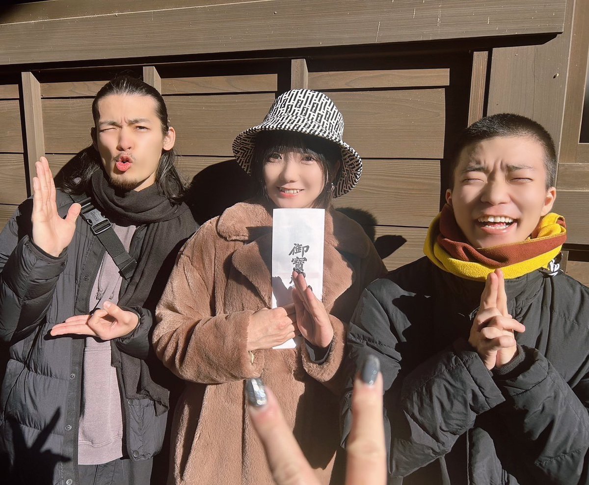 mitsuki_endo's tweet photo. 家族(ママと弟2人w)と初詣🎍
遠藤三貴、オレンジMEN共々
今年も宜しくお願い致します🍊🍊🍊 https://t.co/gzlZRcJvTS