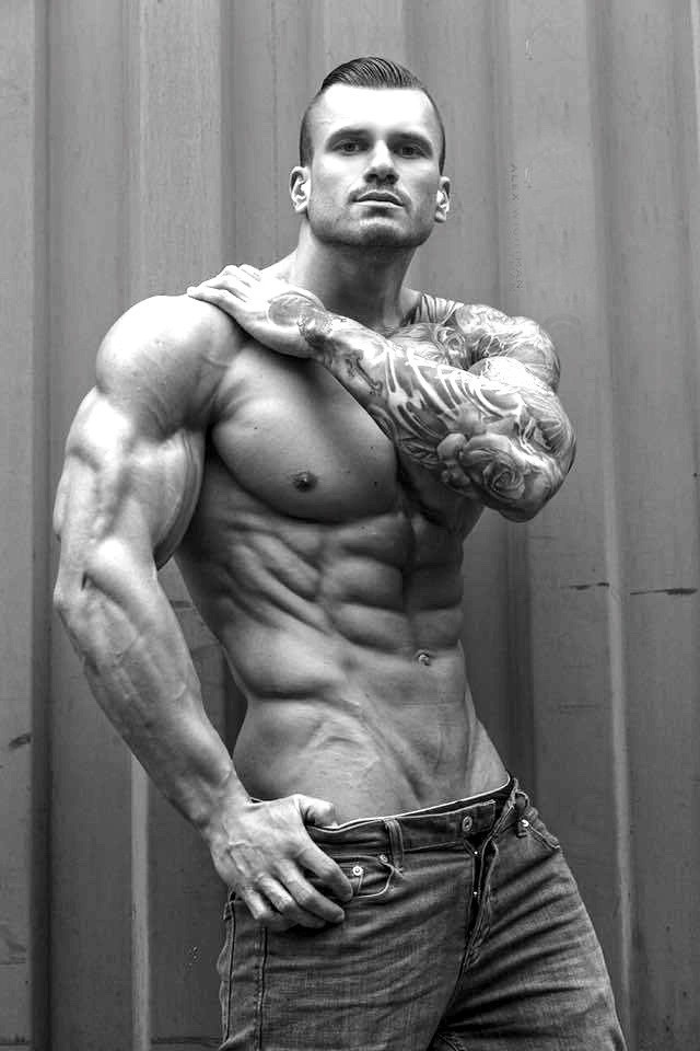 Mancmanninman tweet media