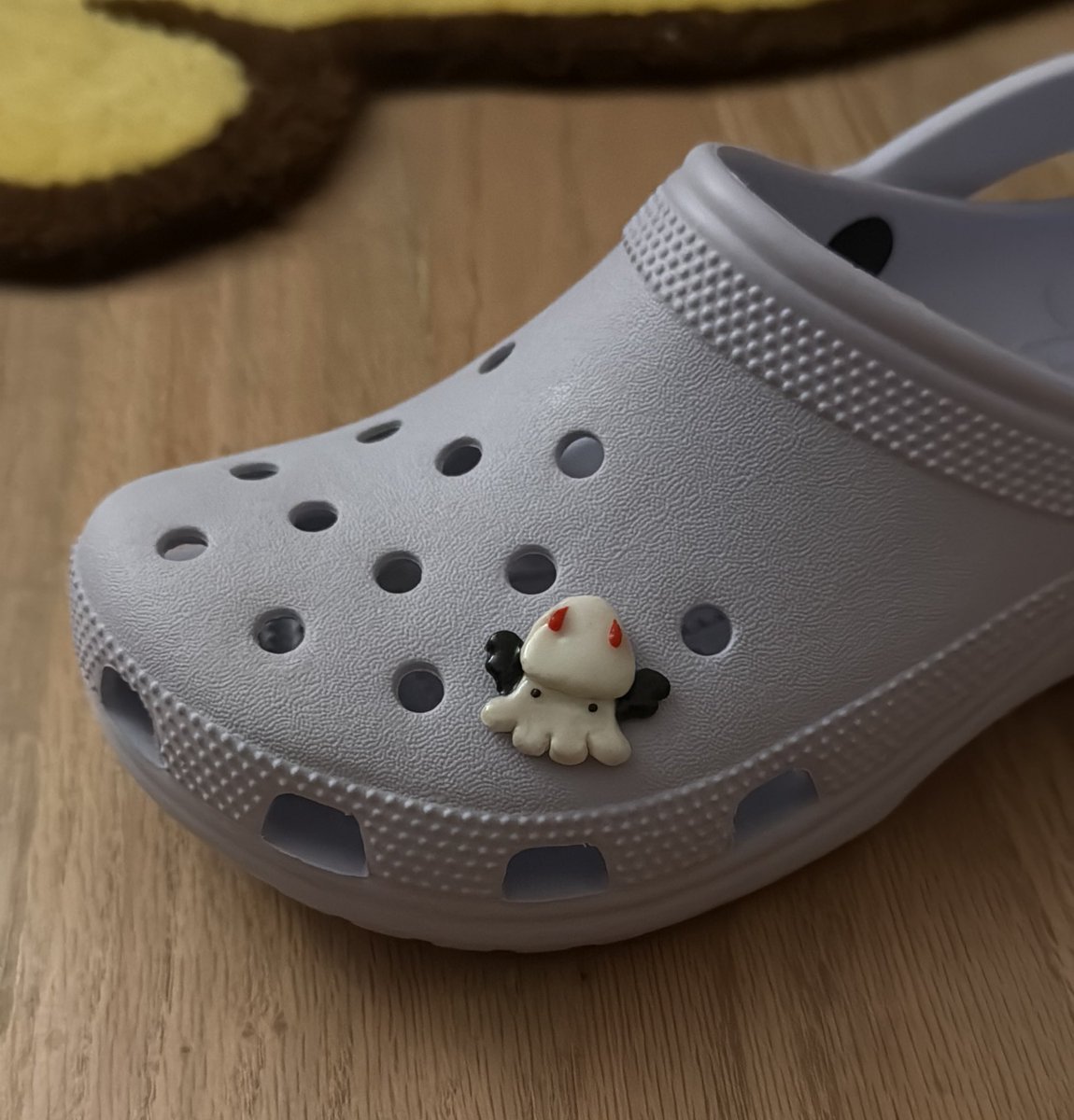 hanoidang's tweet photo. I wanted orv charms for my crocs but I didn’t see any on the market so I made my own 🥲 My first attempt at polymer clay and resin 🤧
#orv #squidja https://t.co/PonOK62uFq