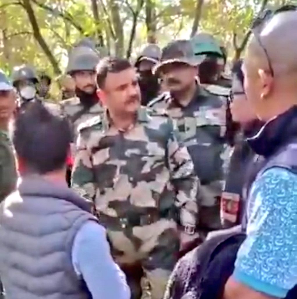 BIG NEWS 🚨 Armyman gives a befitting reply to Kuki groups.

KUKI GROUPS : "Why you are here?"

ARMYMAN :  "Because this is my country and we will protect it's territorial integrity" 🔥

KUKI GROUPS : "Do you have pressure from Delhi?"

ARMYMAN : "Not at all, WE WILL STAY HERE.