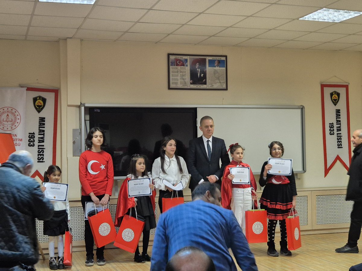 KomushanO's tweet photo. Malatya da yapılan Ortaokullar İstiklal Marşını Güzel Okuma Yarışmasında öğrencimiz Semanur BOZTEPE İl ikincisi olmuştur emeği geçenlere teşekkür ederiz
@KILINSadun 
@MalatyaMem 
@yazihanmia 
@YazIlce https://t.co/FVRolJDvZ2