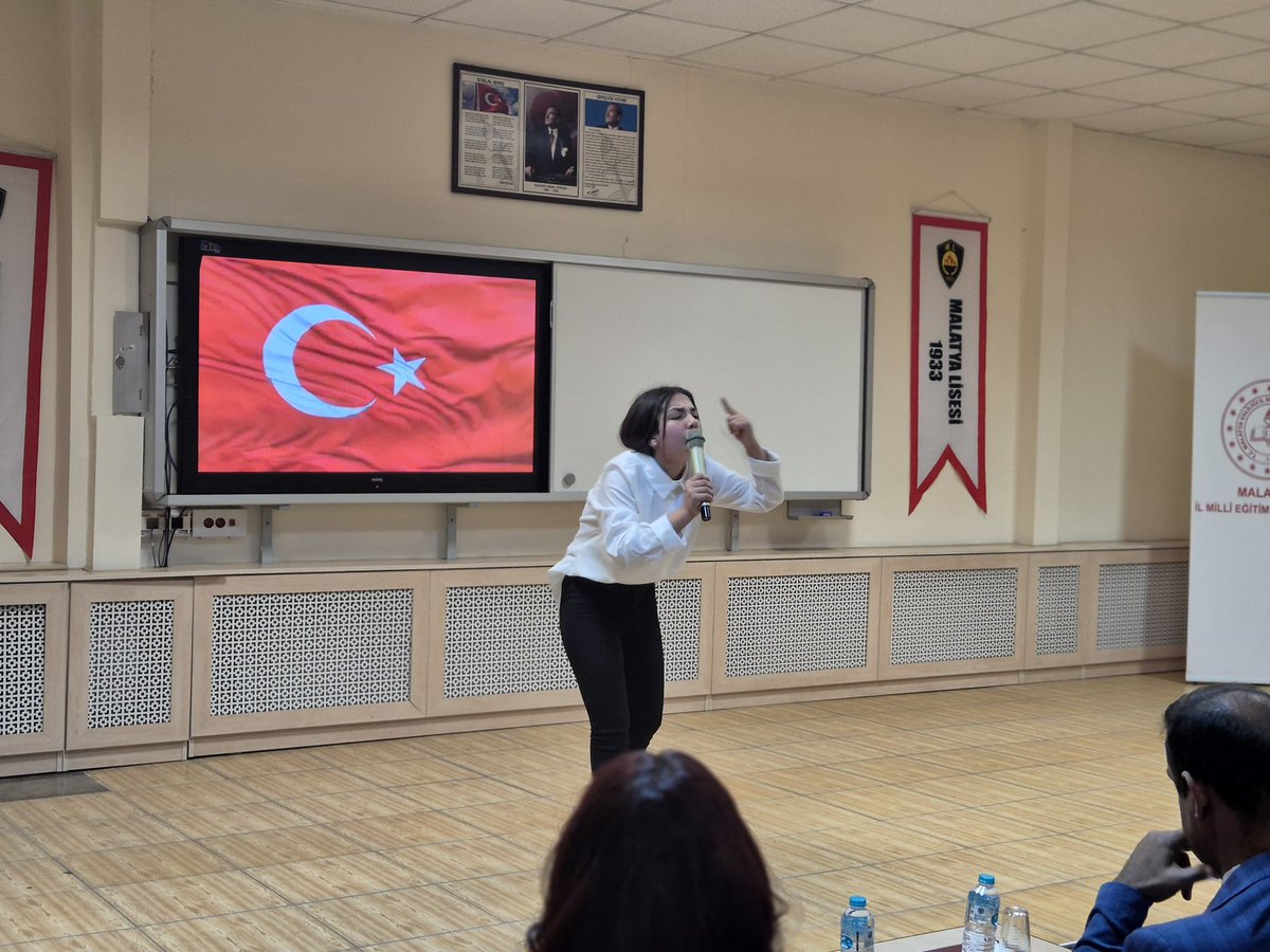 KomushanO's tweet photo. Malatya da yapılan Ortaokullar İstiklal Marşını Güzel Okuma Yarışmasında öğrencimiz Semanur BOZTEPE İl ikincisi olmuştur emeği geçenlere teşekkür ederiz
@KILINSadun 
@MalatyaMem 
@yazihanmia 
@YazIlce https://t.co/FVRolJDvZ2