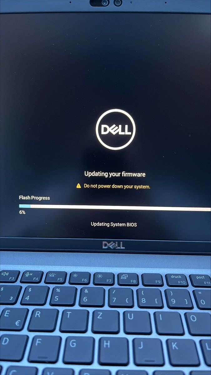 So, dann wollen wir mal mit viel Elan ins neue Jahr. Ach nee, erstmal doch nicht.

Wenn man privat Apple nutzt, fragt man sich wirklich, warum Windows-Rechner sowas nicht auch einfach nachts machen, um morgens direkt nutzbar zu sein.