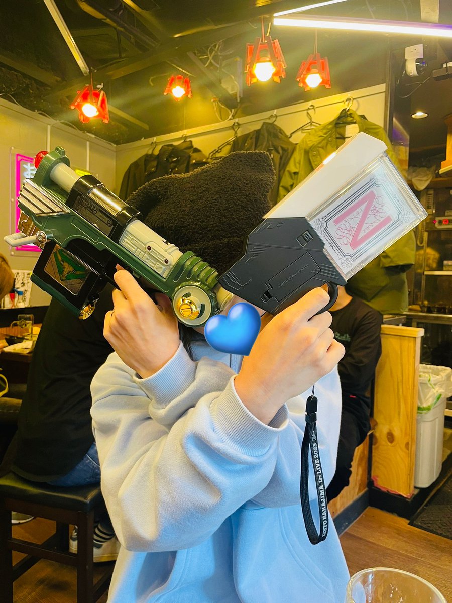 元祖カード装填式の銃マグナバイザーと中島健人が発明したピカレスクの