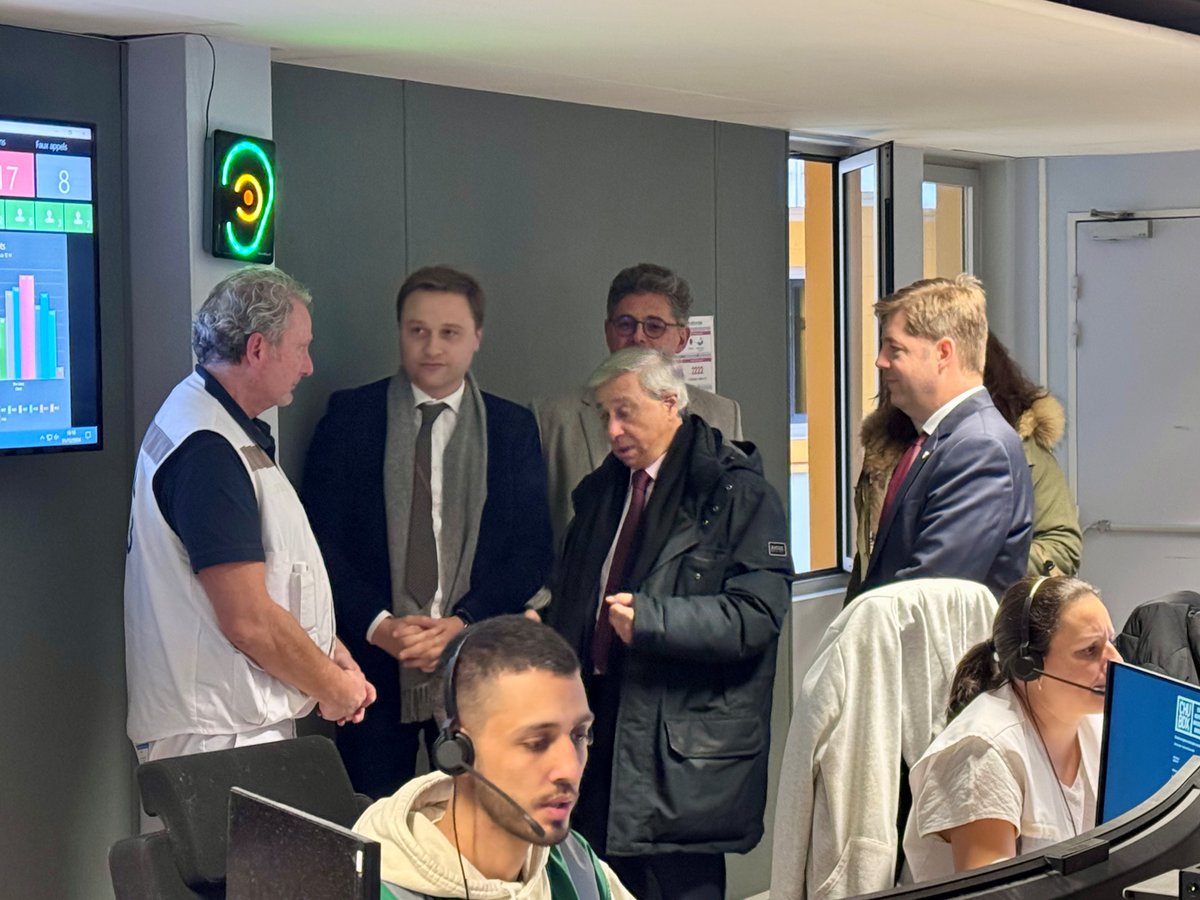 CHU de Bordeaux (@chubordeaux) on Twitter photo Retour sur la visite du Préfet <a href="/Etguyot/">Etienne Guyot</a> dans les services du SAMU et des urgences du <a href="/CHUBordeaux/">CHU de Bordeaux</a> pour échanger avec les personnels soignants mobilisés le jour et la nuit de la Saint-Sylvestre
Merci à tous les professionnels du CHU mobilisés 24h/24 7j/7 en cette période de fêtes Retour sur la visite du Préfet <a href="/Etguyot/">Etienne Guyot</a> dans les services du SAMU et des urgences du <a href="/CHUBordeaux/">CHU de Bordeaux</a> pour échanger avec les personnels soignants mobilisés le jour et la nuit de la Saint-Sylvestre
Merci à tous les professionnels du CHU mobilisés 24h/24 7j/7 en cette période de fêtes