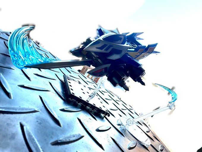 窓際でガルダイーグル撮ったらめっちゃカッコよかった 