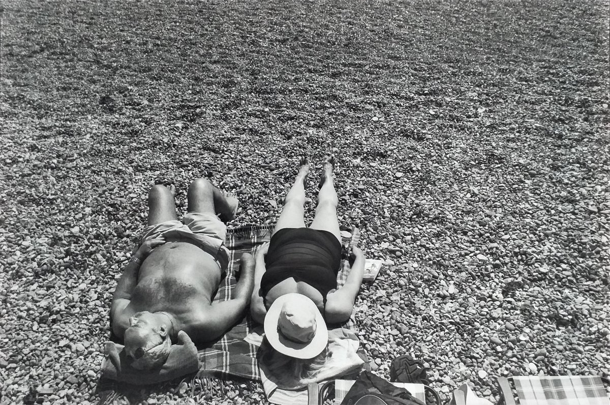nicholas_sack's tweet image. Couples at the coast no. 50
Hove, East Sussex, 2015
Silver gelatin print
#Hove #Brighton #Sussex #EastSussex #sunbathers #sunbathing #beach #seaside #coast #couple #man #woman #pebbles #swimmingcostume #shorts #hat #summer #sunlight #blackandwhitephoto #monochrome #film #bnw