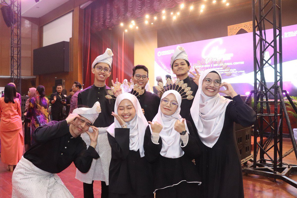 050324 | Summit 2024 🎶✨

Assalamualaikum WBT,

Grateful for the honor to enrich the Summit with cultural melodies, making the occasion truly unforgettable.