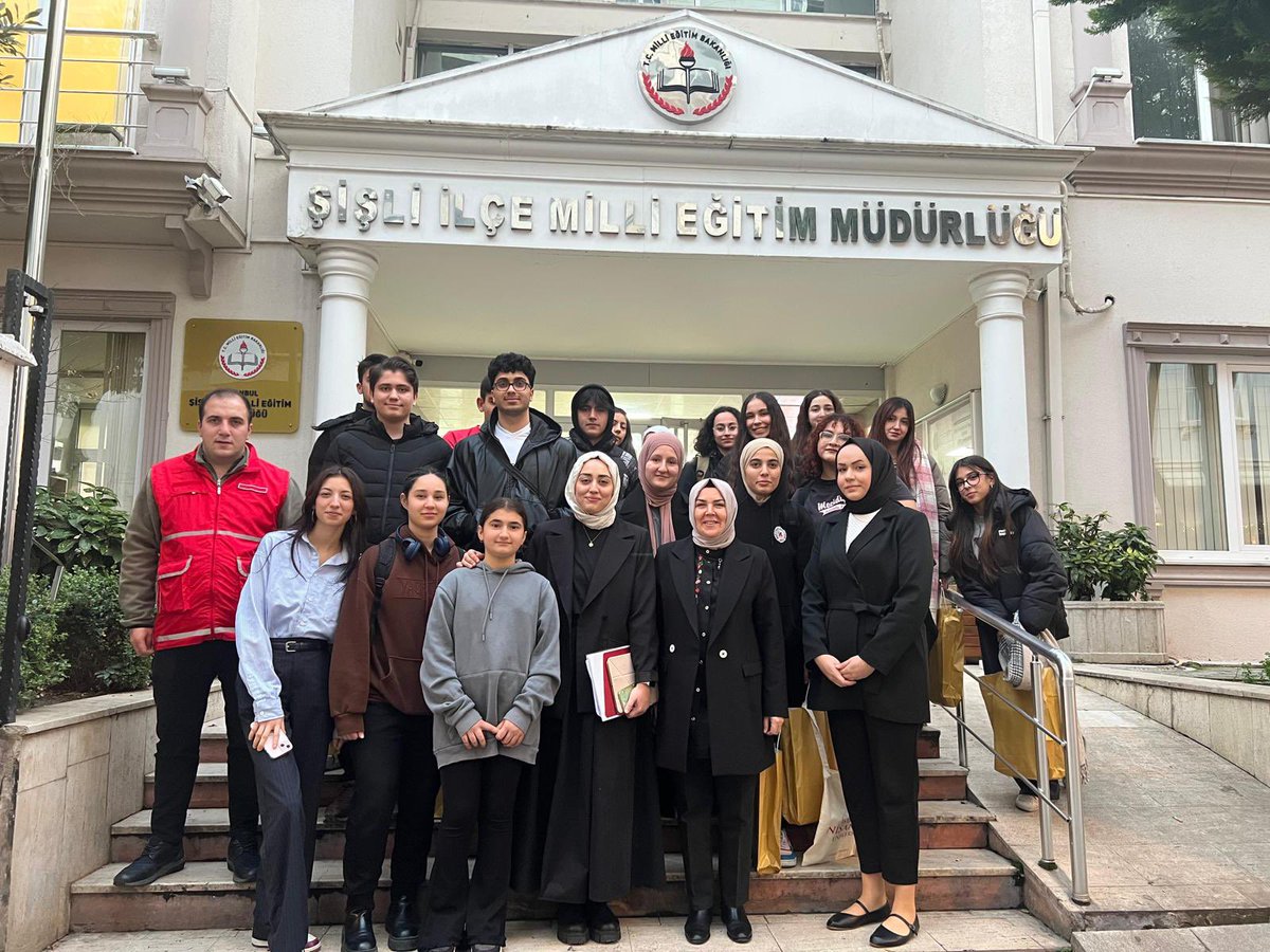 İstanbul Nişantaşı Üniversitesi Sosyoloji Kulübü ile birlikte Şişli İlçe Milli Eğitim Müdürü Sevgi Yücel’in katılımıyla Şişli İlçe Milli Eğitim Müdürlüğü Konferans Salonunda, lise grubu öğrencileri için YKS eğitim setleri dağıtılarak. motivasyon semineri verildi.

#daimahazır