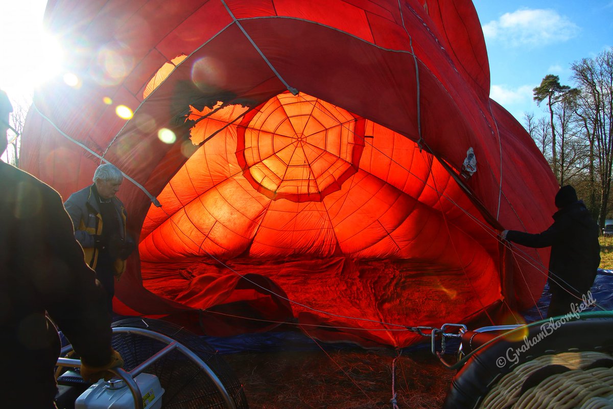 ❄️ We're delighted to be attending the 52nd Icicle Refrozen Balloon Meet this weekend in Newbury.

Nick, Jess, Cam &amp; Amanda will be running the Cameron stand, catching up with everyone &amp; answering any questions you may have. So come &amp; say hi to the team! 

📷 : Graham Bloomfield