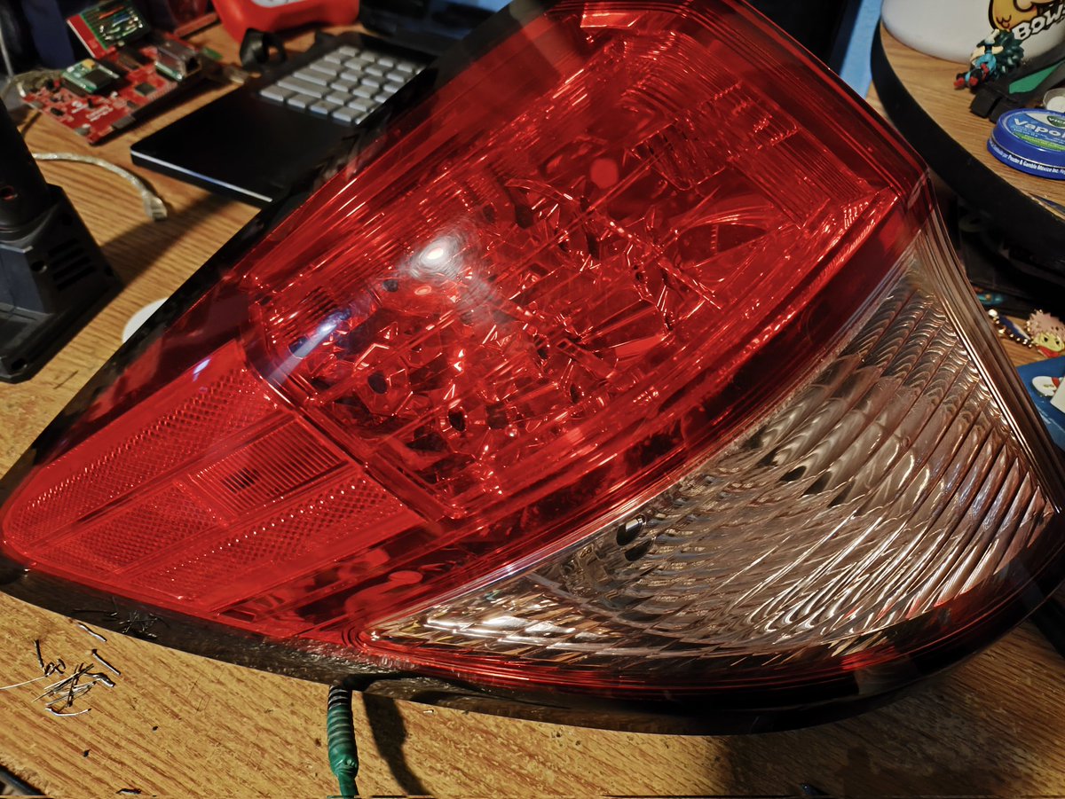 BRV64's tweet photo. #light from mom's #car. The #replacement was too expensive. You can see the #electrical characteristics for the #LED. Bypassing the board with a #resistors array and #connecting them to the #Diodes output on the original board will do the #trick. It was #hard to get in. #repair https://t.co/cOFSL2oE4Z