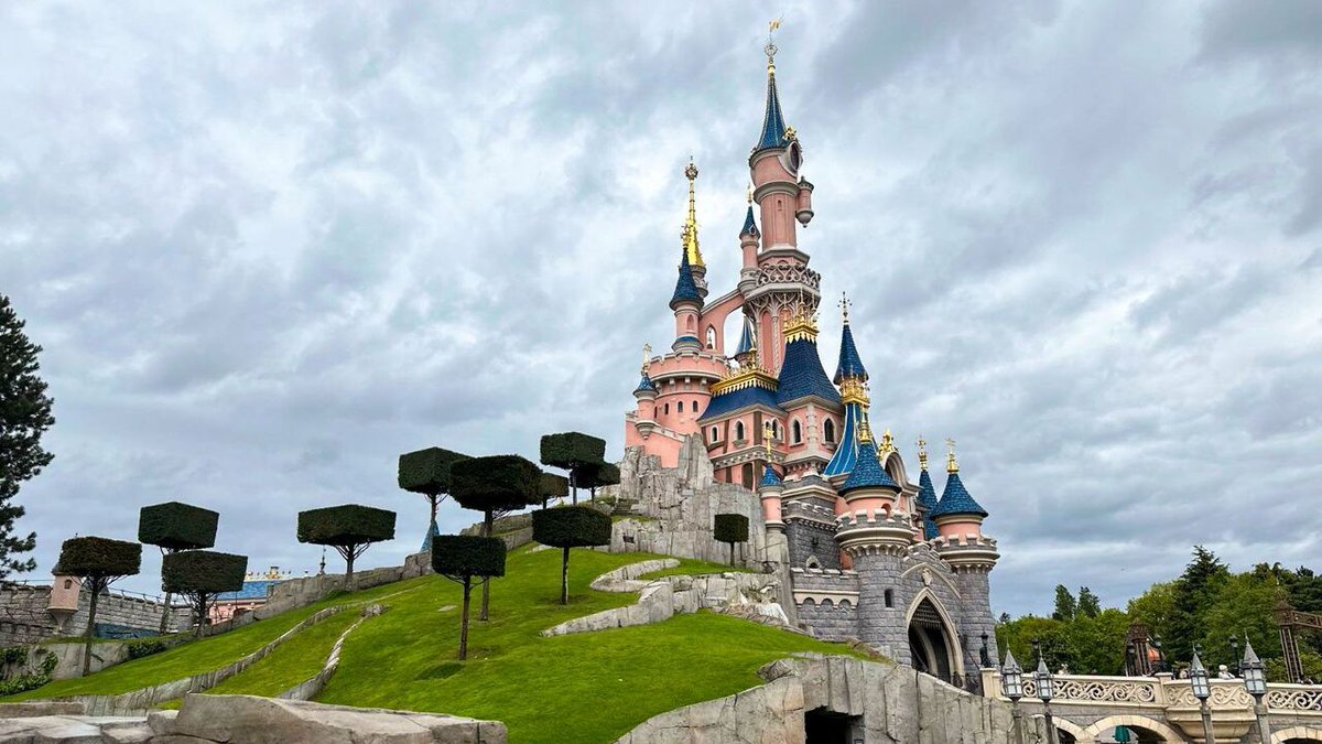 Un empleo de cuento de hadas: Disneyland París busca trabajadores españoles ver.tw/0afel5