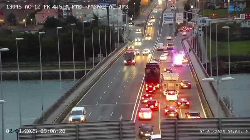 SeBiBePa's tweet photo. Atasco entrada Coruña

1º del año https://t.co/4Ad3kQOkgE