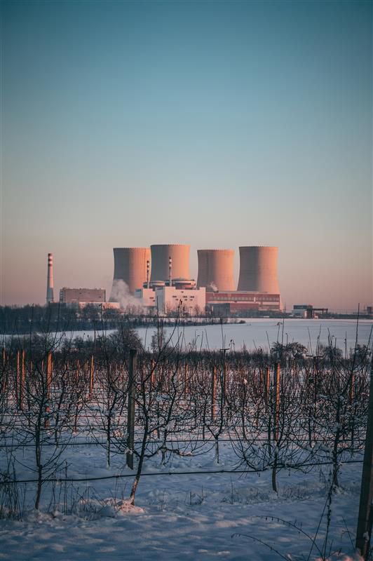 Daniel Beneš (@daniel_benes) on Twitter photo Letos čeká naše jaderné elektrárny méně přestávek. 
I díky tomu předpokládáme, že vyrobí až o 7 % elektřiny víc než v loňském roce 2024, kdy dodaly do sítě 29,7 TWh bezemisní elektřiny. 
Pro vyšší a bezpečnou výrobu děláme maximum, investujeme do modernizace nemalé úsilí a Letos čeká naše jaderné elektrárny méně přestávek. 
I díky tomu předpokládáme, že vyrobí až o 7 % elektřiny víc než v loňském roce 2024, kdy dodaly do sítě 29,7 TWh bezemisní elektřiny. 
Pro vyšší a bezpečnou výrobu děláme maximum, investujeme do modernizace nemalé úsilí a