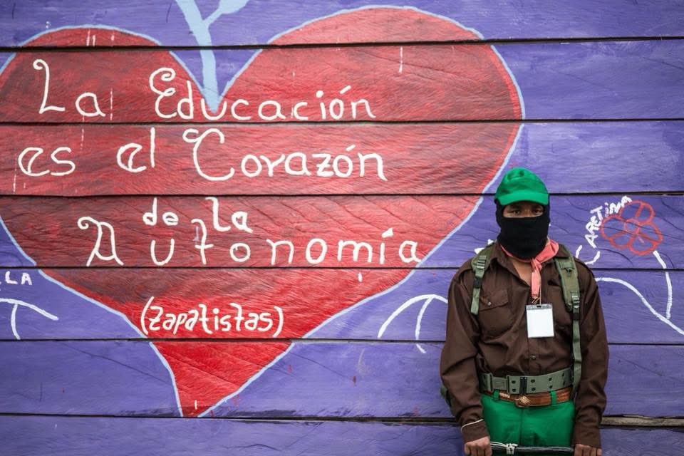 "La educación es el corazón de la autonomía".
📷 <a href="/tryno/">𝔗𝔯𝔶𝔫𝔬 𝔐𝔞𝔩𝔡𝔬𝔫𝔞𝔡𝔬</a>