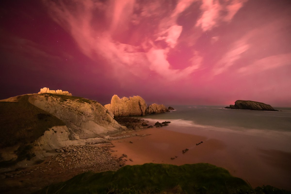🌄 Si 2025 empieza con Auroras Boreales, eso es señal de que será un gran año ❤️‍🔥

📍 Cantabria ♾️

📷 <a href="/soydel84/">Rebe</a>