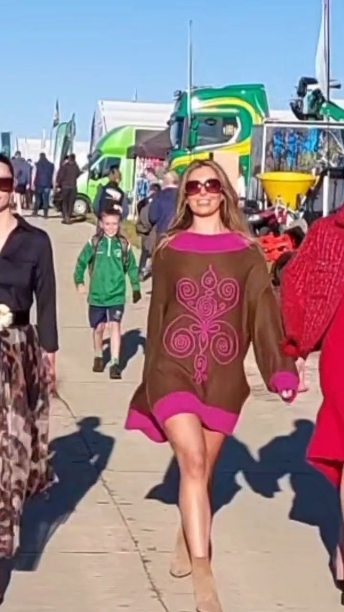 carolineknits's tweet photo. Something #newyear & #memory π
This weeks @Limerick_Leader has my #knitwear in #picturesoftheyear π had an amazing time at #ploughingchampionships last September (even with 2 broken toes π«£) with @CeliaHolmanLee & @HolmanLeeAgency
#Irishfashion #Irishknitwear #madeinlimerick https://t.co/uEi1fgbQVI