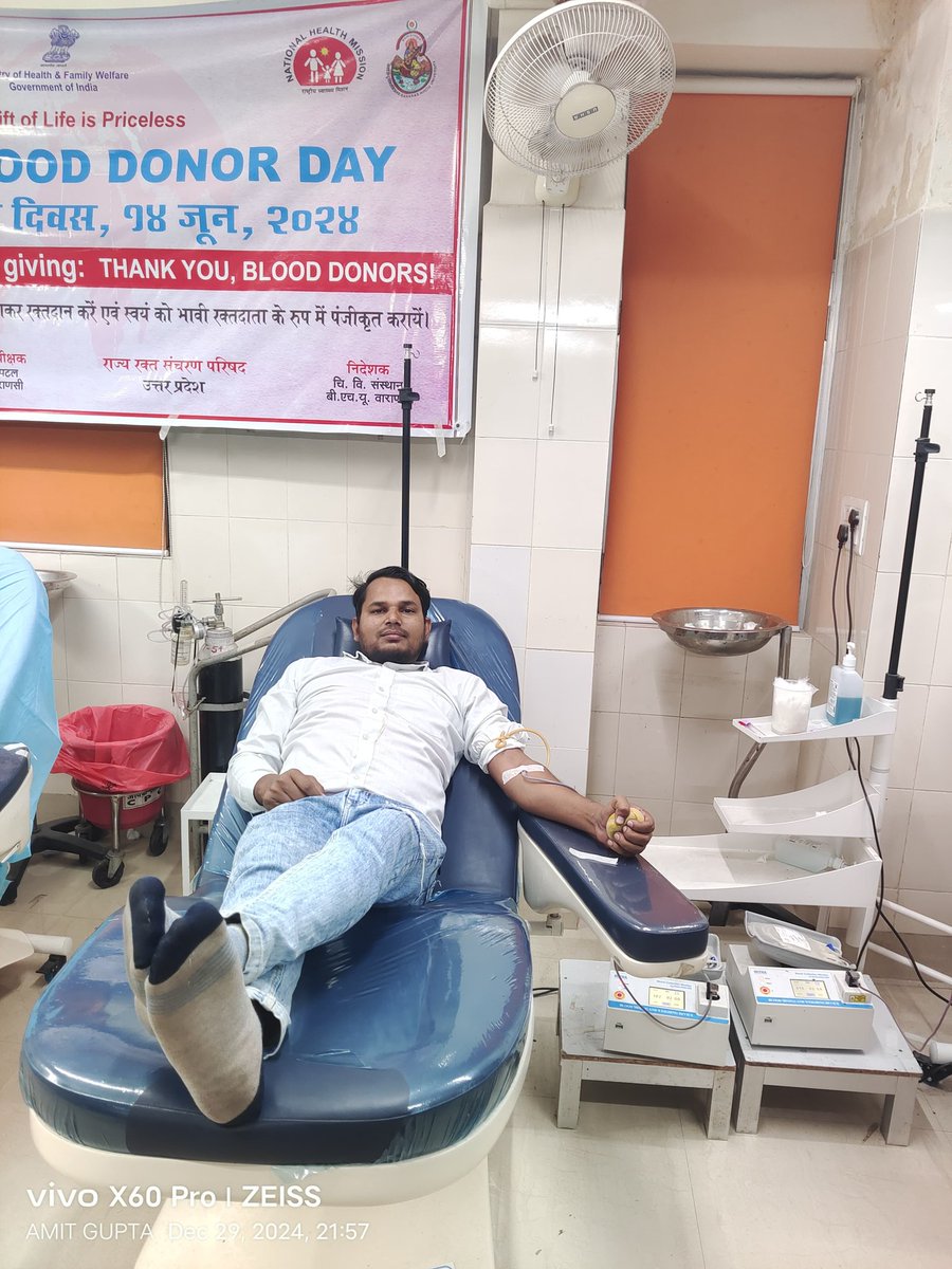 jishanbasantpur's tweet image. #बनारस
30 December रात बीएचयू में माँ और बच्चे की जान बचाने के लिए सिल्वर फ्लाई फाउंडेशन के डायरेक्टर ज़ीशान अहमद और सदस्य अरिफ़ हुसैन ने बलिया से आकर रक्तदान किया।

यह प्रयास प्रेम, भाईचारे और मानवता का प्रतीक है। आप भी रक्तदान करें और जिंदगी बचाएं। 🙏

#blooddonorjishan
#Blood