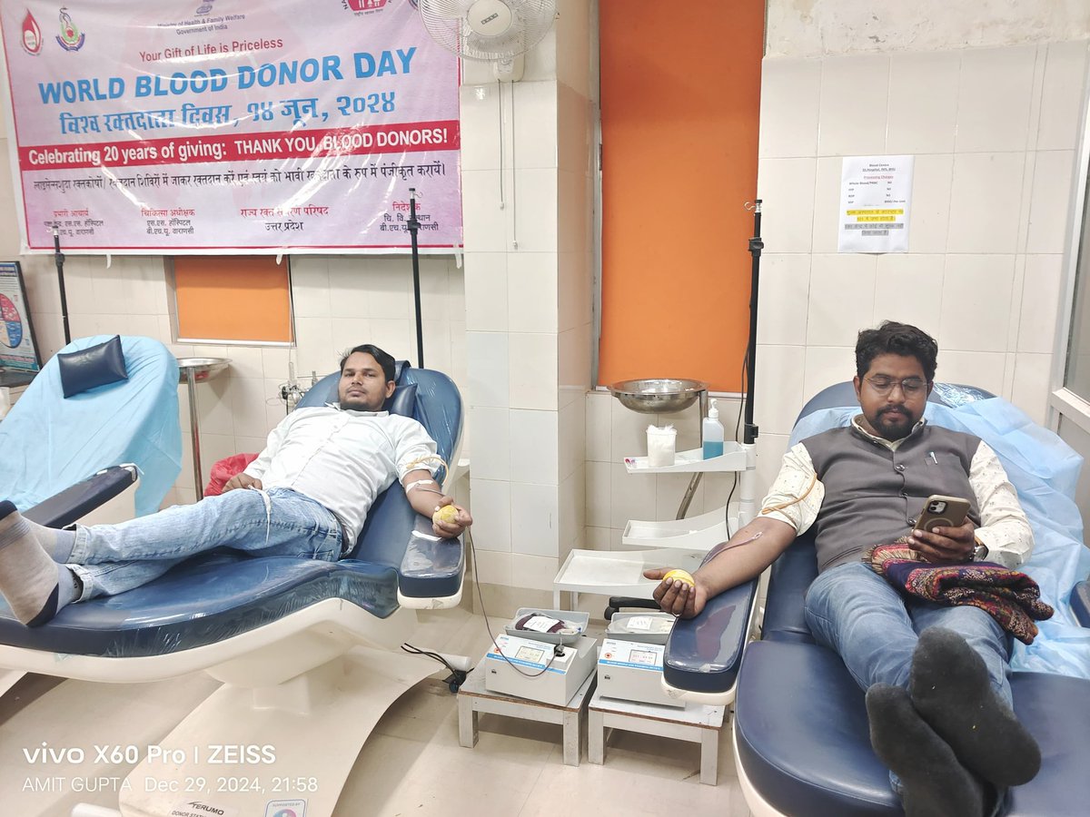 jishanbasantpur's tweet image. #बनारस
30 December रात बीएचयू में माँ और बच्चे की जान बचाने के लिए सिल्वर फ्लाई फाउंडेशन के डायरेक्टर ज़ीशान अहमद और सदस्य अरिफ़ हुसैन ने बलिया से आकर रक्तदान किया।

यह प्रयास प्रेम, भाईचारे और मानवता का प्रतीक है। आप भी रक्तदान करें और जिंदगी बचाएं। 🙏

#blooddonorjishan
#Blood