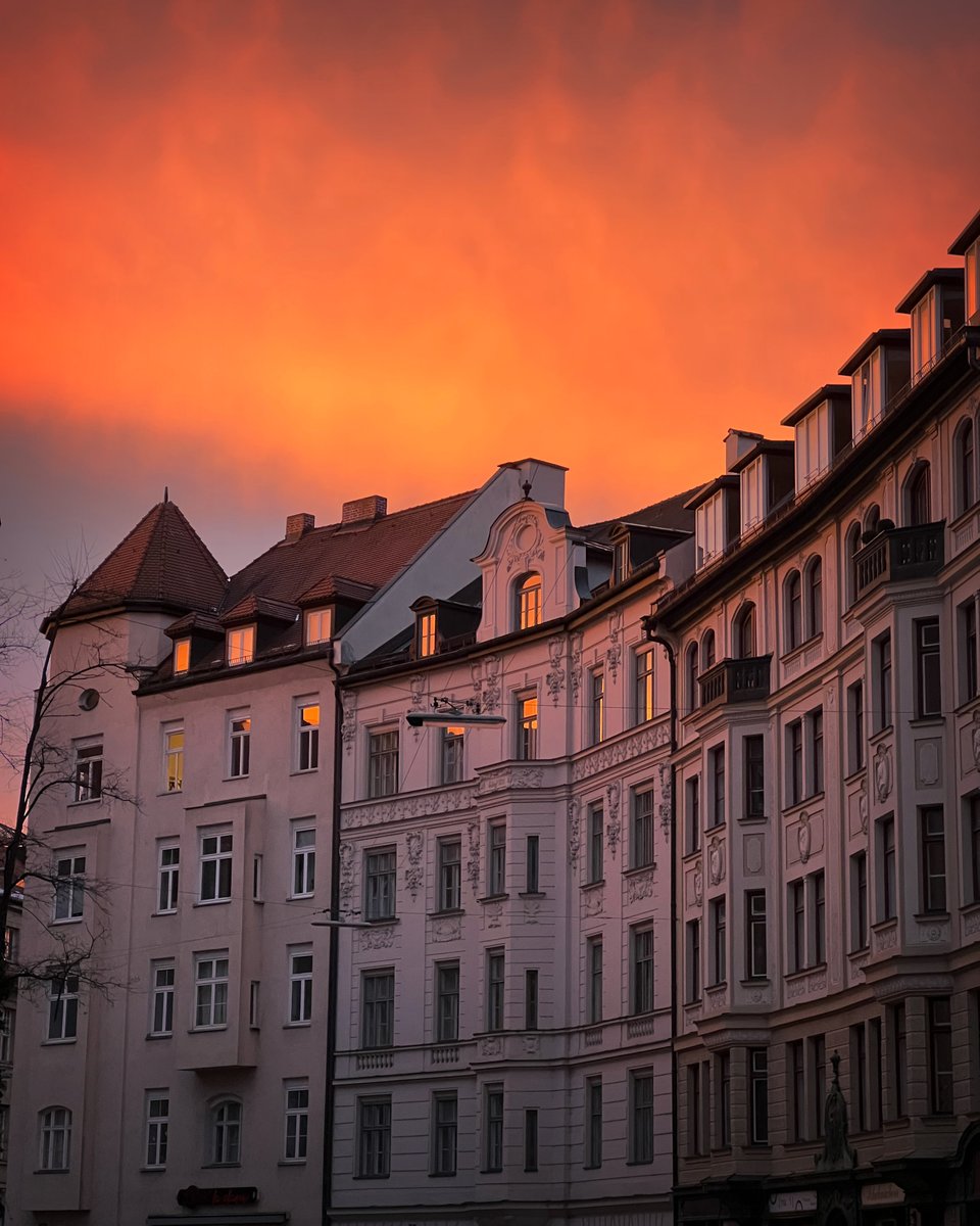 It is not because things are difficult that we do not dare; it is because we do not dare that they are difficult. – Seneca
This morning's breathtaking sunrise reminds to every day's opportunity to start something great. Why wait? The best moment is now❣️

Happy New Year 2025❣️👑