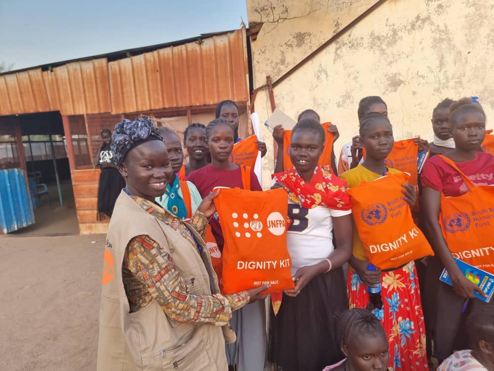 Empowering women &amp; girls on the move or at rest.
#UNFPA 🇸🇸 &amp; partners are steadfast in their commitment to addressing the #SRHR needs of women &amp; girls, no matter their circumstance.
We're not just talking about change, we're walking the talk #LeavingNoOneBehind