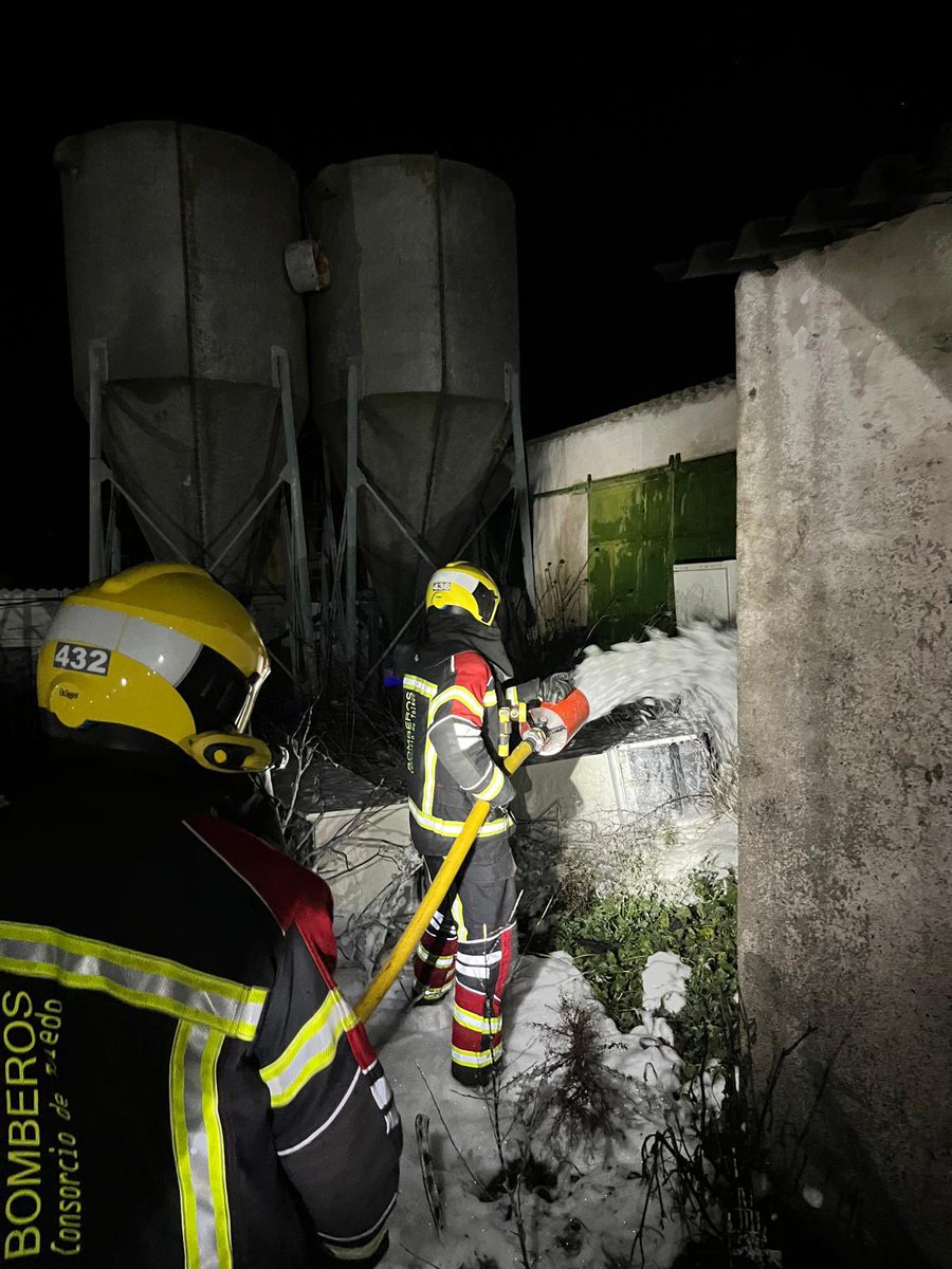 cpeistoledo's tweet photo. 📍Incendio urbano 🔥🏠El Real de San Vicente
Inspección, retirada, limpieza de foco y ventilación
📍Incendio urbano 🔥🏠Navalucillos
Se revisan puntos calientes,refrigeración y ventilación
2 heridos
Interviene @CpeisToledo #GuardiaCivil062 #Sescam #ProtecciónCivil https://t.co/74jFSVzX2k