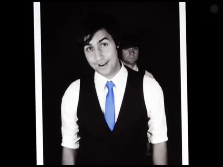 2kutsoo64's tweet image. Zubin didnt have a beard and kept the same hairstyle for a while during the black vest era, his forehead isnt smaller it’s covered by his bangs. Zubin sedghi is also a real person and real people dont have static skin tones like cartoon characters, you cant colordrop them.