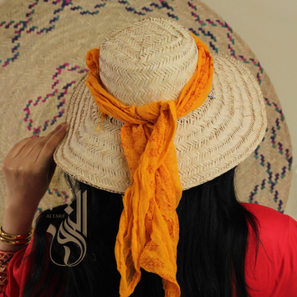 نحن اللّواتي نتنفس هواءً مُختلفاً
نعرف معنى البساطة والثقة والحب نعرف أن الصّدق يَظهر مع تقاسيم الوجه مع البسمات الحقيقية غير المصطنعة

لا نعشق في الرجال الوسامة بل الرّجولة ونظرات الأمان..

نحن ريفيات بامتياز محفور فينا حب الأرض ..
وتفاصيل عيشنا  سعادة كأنها الخيال...

#وطن