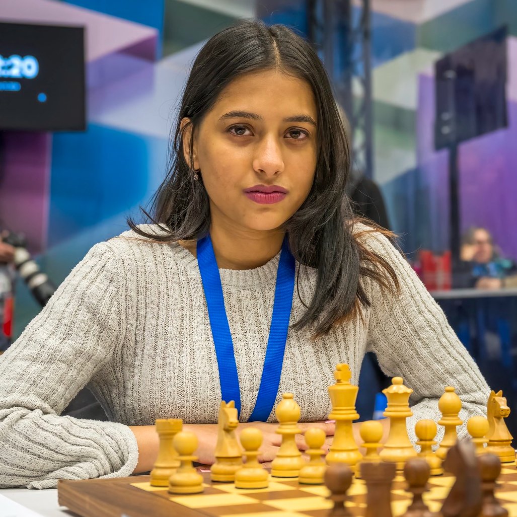 OnTheQueenside's tweet image. Divya Deshmukh&apos;s attacking victory over 2600+ GM Jaime Santos Latasa is the Divya Deshmukh Game of the Year!

It was Divya&apos;s 3rd win against a 2600+ player in the the past year at the time, and she sacrificed A ROOOOK!

📷: Frans Peeters
#chess #womeninchess #ChessYearAwards